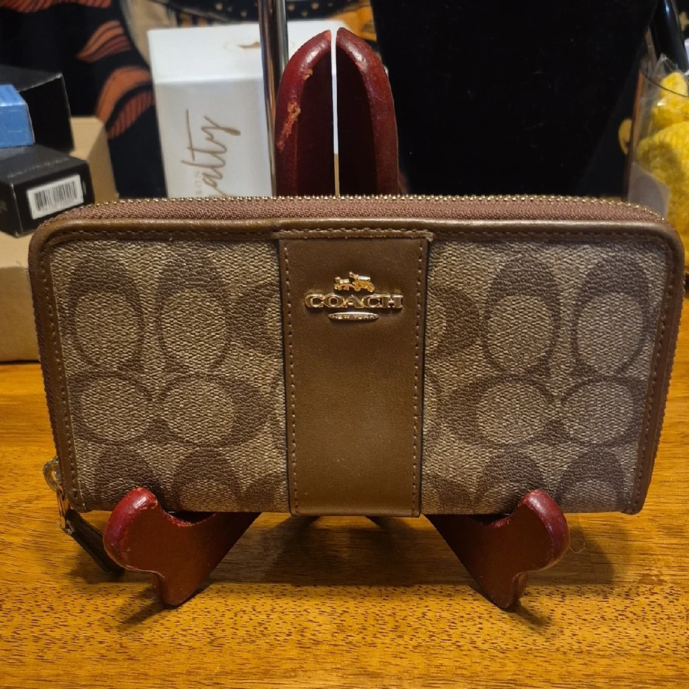 Coach Brown and Tan Wallet - Picture 1 of 11
